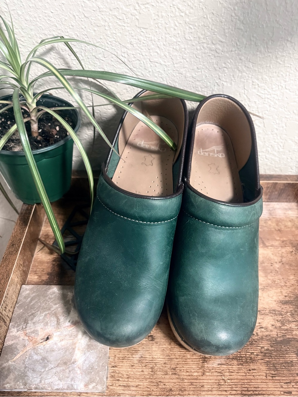 Dansko W39 Professional Oiled Leather, dark green Sz 8.5-9